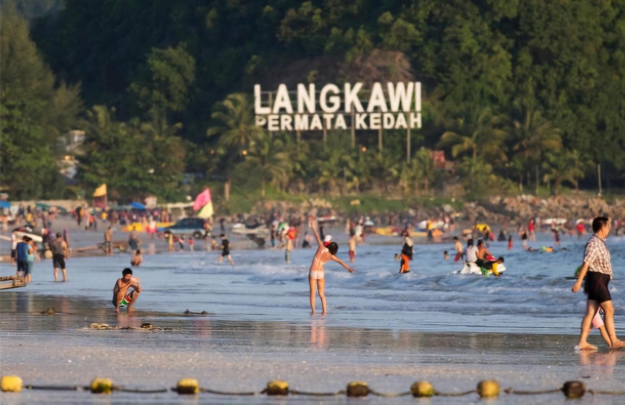 Lagenda Resthouse Cenang Beach Pantai Cenang  Esterno foto